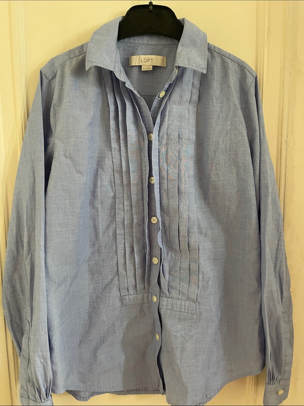 LOFT Light Blue Pleated Long-Sleeve Button-Down Shirt